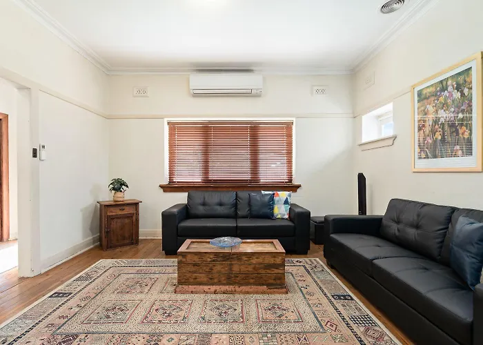 Red Brick Beauty - Central Cottage