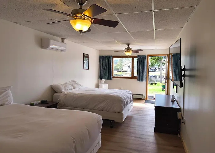 Sara Placid Inn & Suites