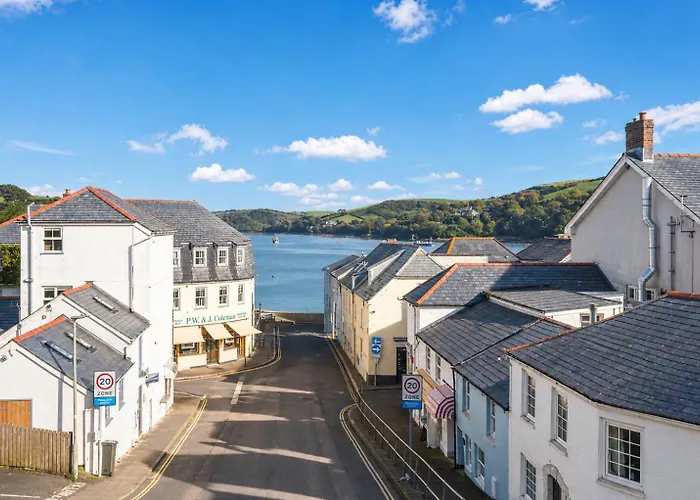 The Old Post Office - Parking Available - 75 Meters Estuary