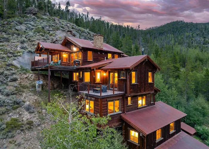 Cliff Side Chalet I Private Hot Tub I Amazing Views I Bunk Room I Office I Discounted Attractions