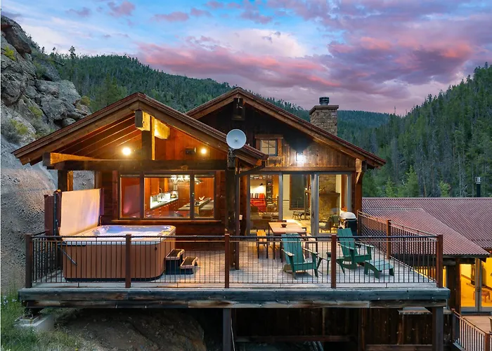 Cliff Side Chalet I Private Hot Tub I Amazing Views I Bunk Room I Office I Discounted Attractions