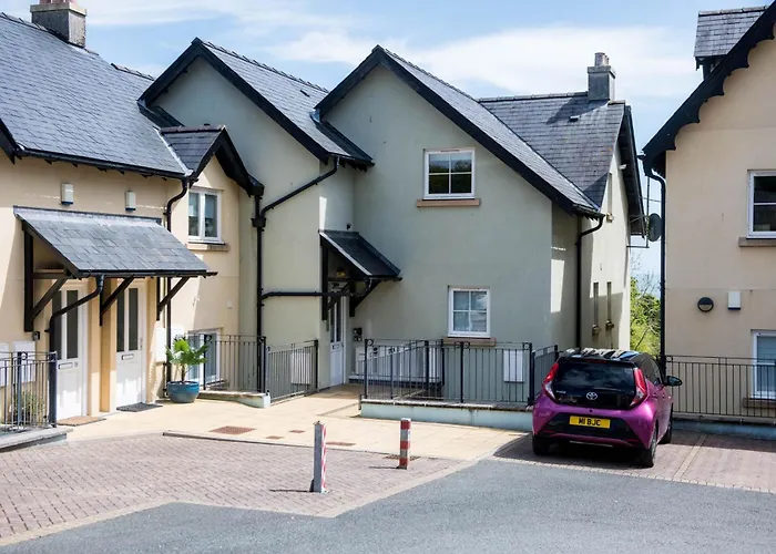 Footprints - Gorgeous Coastal Apartment With Sea Views