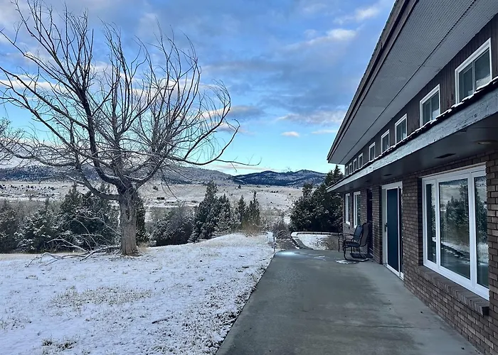 Charming, Spacious, Contemporary Mountain Retreat