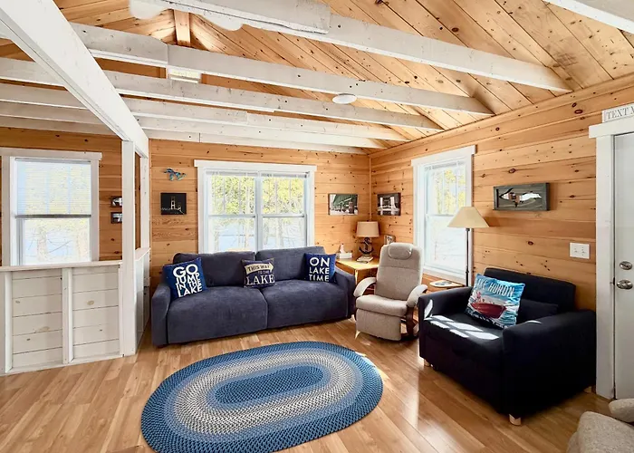 Cozy Cedarville Cottage - Walk To Lake Huron!