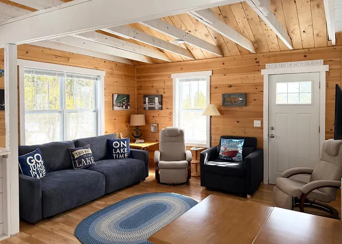 Cozy Cedarville Cottage - Walk To Lake Huron!