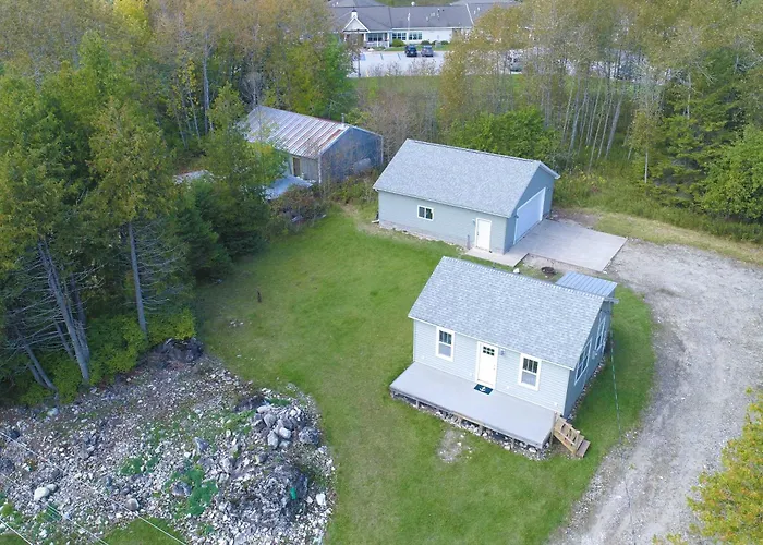 Cozy Cedarville Cottage - Walk To Lake Huron!