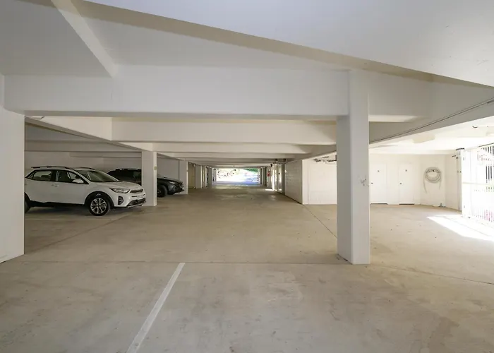Cosy Apartment With Ocean Views, Sunshine Beach