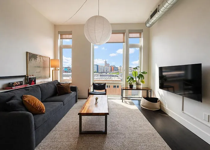 Modern 1Br Apt With Rooftop, Gym, And Parking
