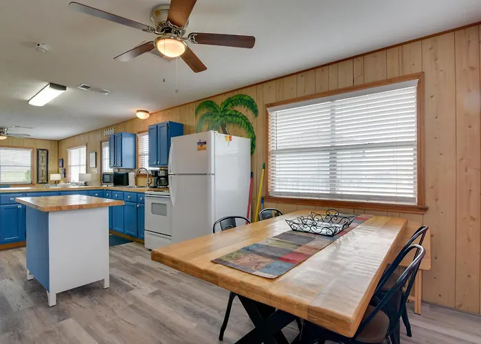 1/2 Mi To Gulf: Family Home In Crystal Beach!