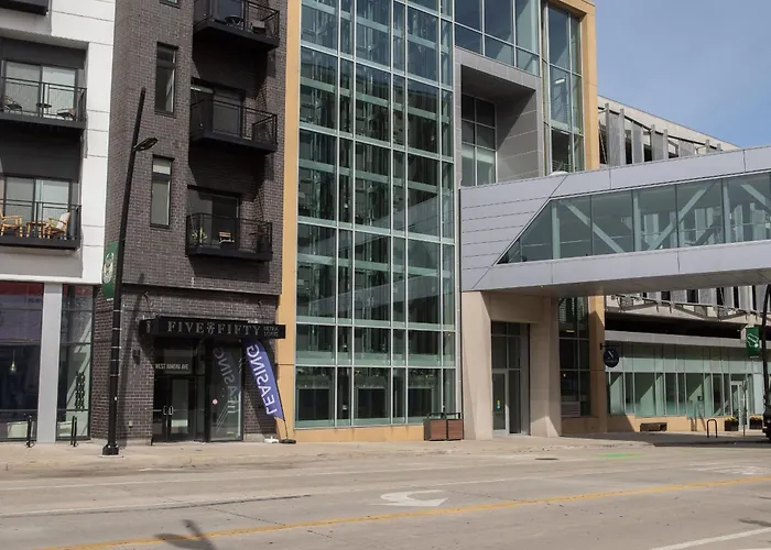 Modern 1Br Apt With Rooftop, Gym, And Parking