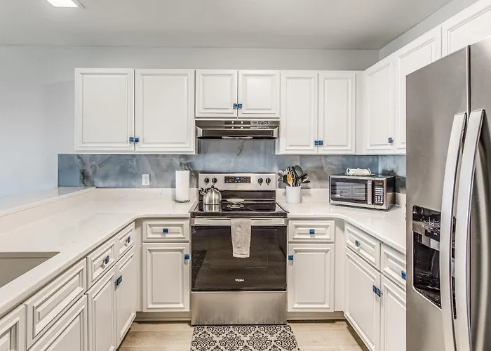 Oak Island Beachfront Condo W/ Community Pool