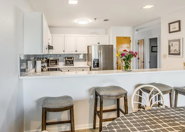 Oak Island Beachfront Condo W/ Community Pool