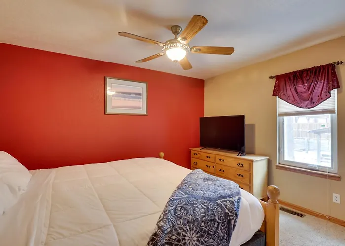 Mtn-View Home W/ Deck, 2 Mi To Mickelson Trail!