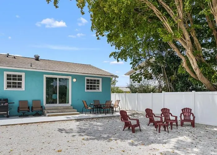 Beach And Boaters Delight!