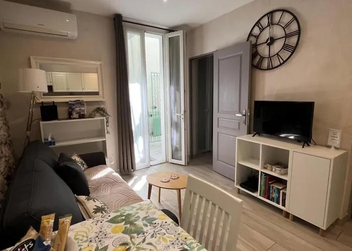 Vieil Antibes, Ravissant 2P Avec Petite Terrasse