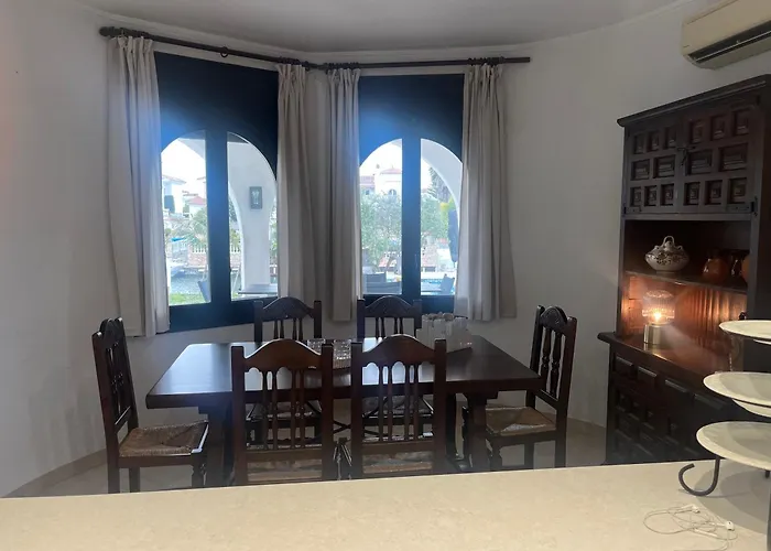 'Casa Empuria' Luxury House With Heated Pool By The Canal With Jetty