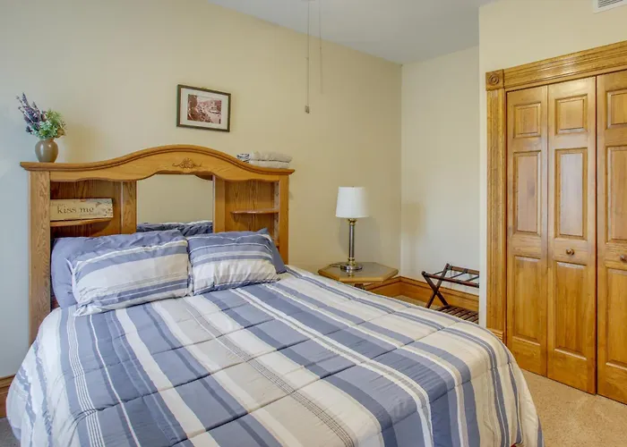 < 1 Mi To Downtown: Historic Dubuque Gem!