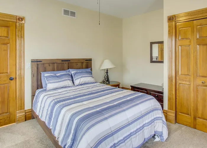< 1 Mi To Downtown: Historic Dubuque Gem!