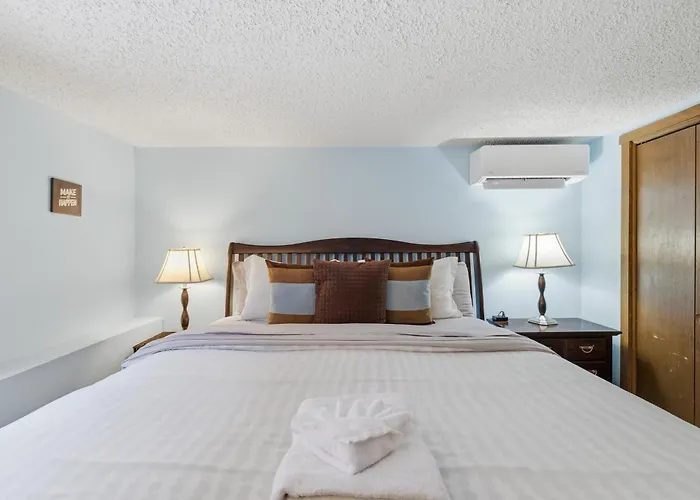 Cozy Camelback, Pocono Retreat W/ Mountain Views!
