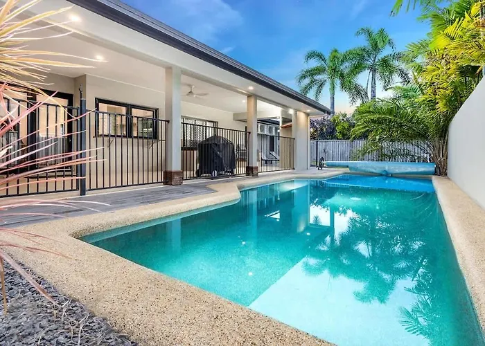 Tropical Pool Sanctuary In Kewarra Beach, Family And Dog Friendly