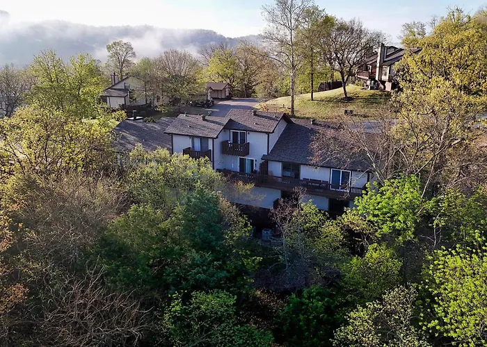Holiday Island Escape W/ Panoramic Lake Views