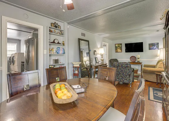 3 Mi To Downtown: Family-Friendly Birmingham Home