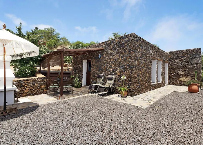 La Casa De Abajo