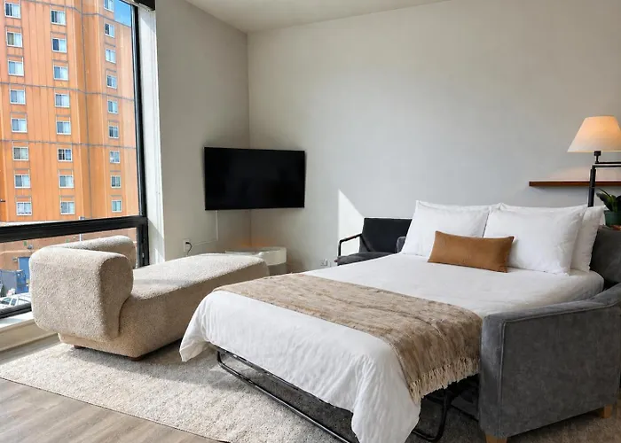 East Side Luxury 1Br Apt - Near Brady St With Balcony And Lounge - Sleeps 4