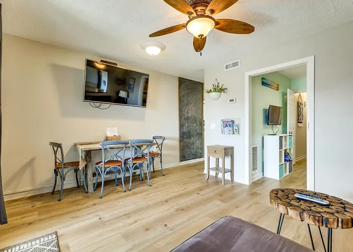 Cozy Carolina Beach Condo W/ Ocean Views!