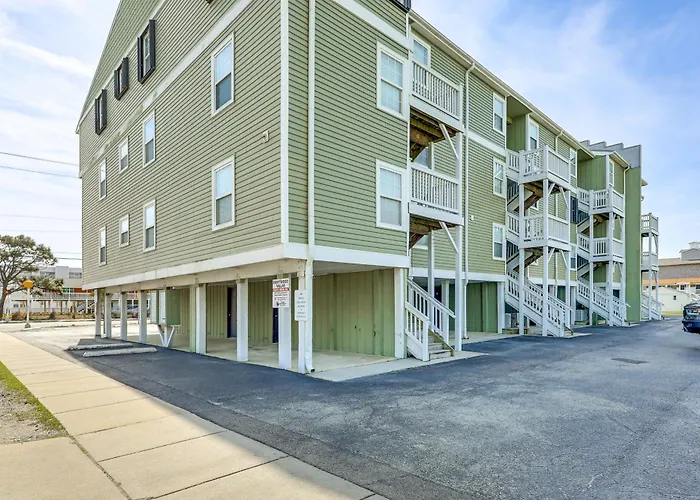 Cozy Carolina Beach Condo W/ Ocean Views!