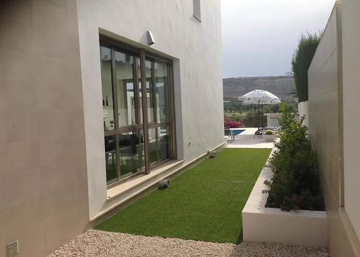 Modern Villa Frontline Golf