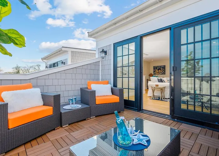 Tjs Tide: Prime Location Condo W/ Outdoor Deck
