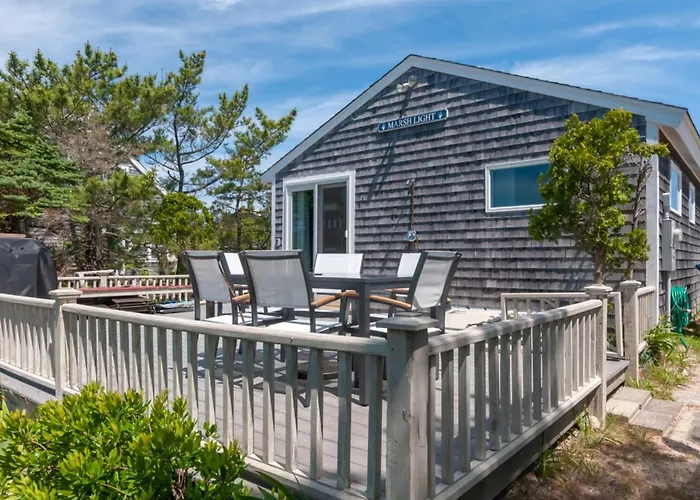 Cozy Marshfront Cottage Steps From The Beach