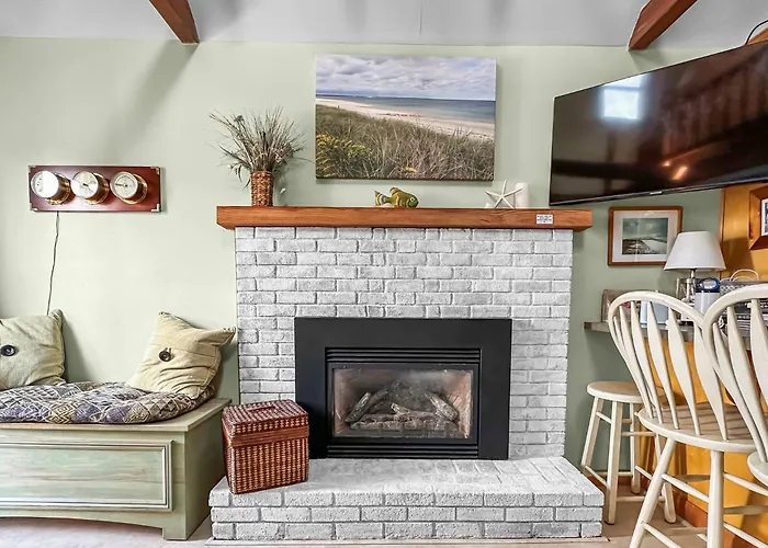 Beachside Bliss With Skylights Fireplace
