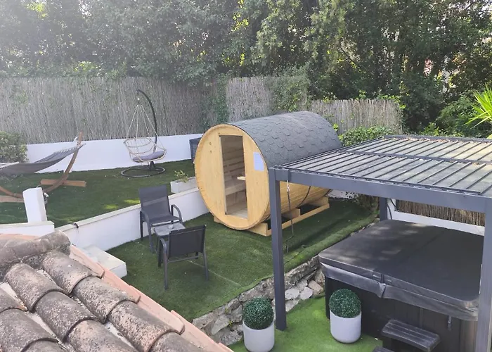 Piscine-Jacuzzi-Sauna -Videoprojecteur Perle Rare