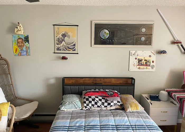 Shared Space With Private Room In Beautiful Lakefront Apartment