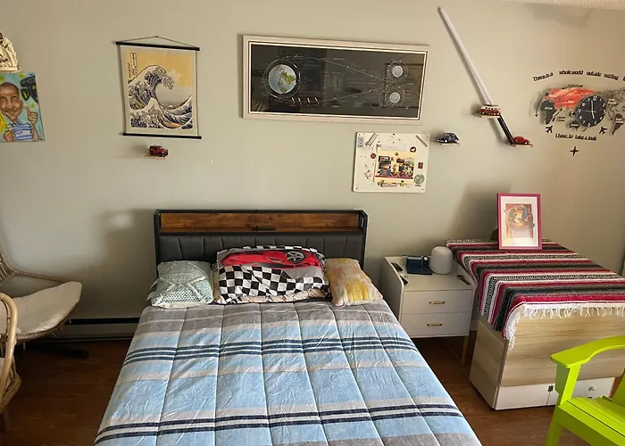 Shared Space With Private Room In Beautiful Lakefront Apartment