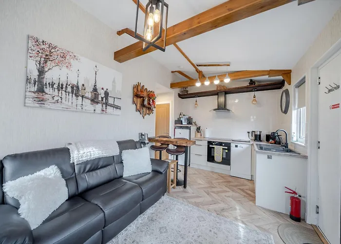 1 Bed Cabin - Sleeps 2 - Pets - 2 Min To Beach