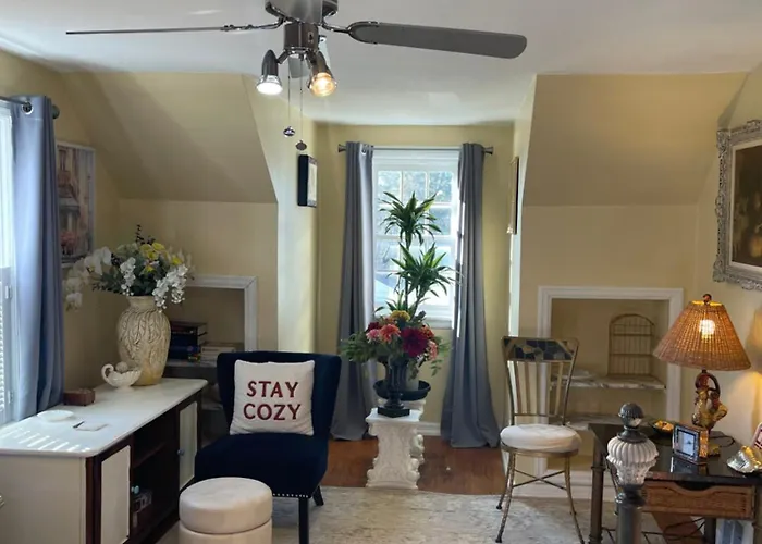 Cozy Room In House At Airport & Highway