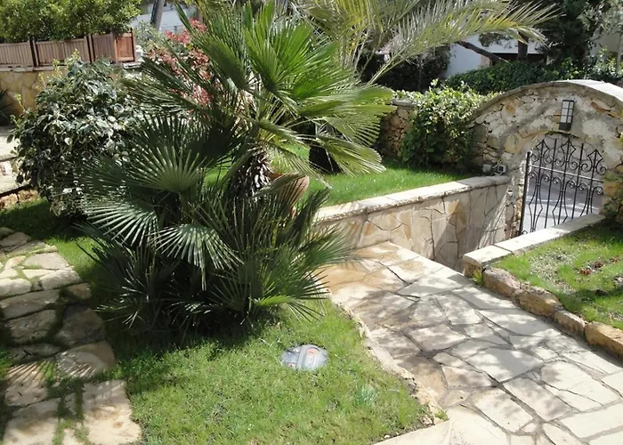 Villa Besides The Sea - 3 Bedrooms
