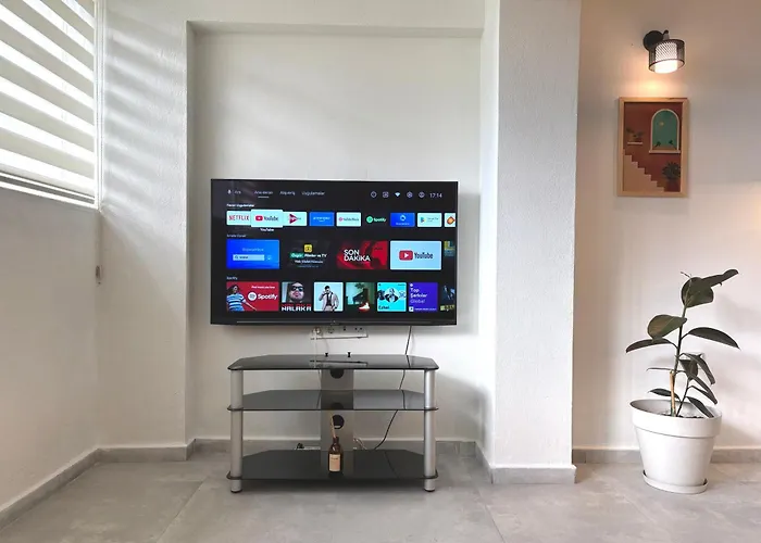 2Br Apartment In Oeluedeniz With Large Pool In Quiet Area