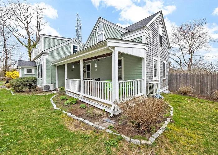 3 Bedroom Cape House By Leavetown Vacations