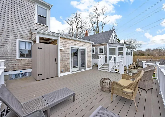 3 Bedroom Cape House By Leavetown Vacations
