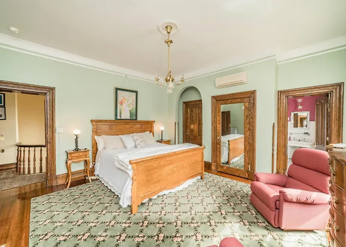 Peaceful Easy Feelings - King Sized Bed - Sleeps 2