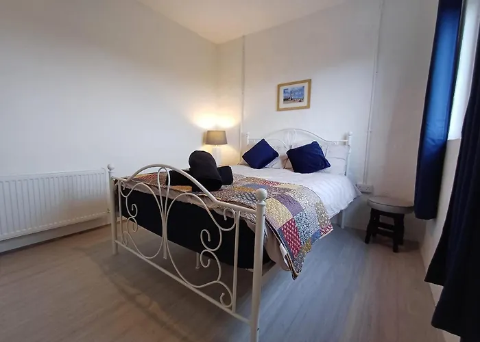 Sleeps5-200Yrfarmhouse-Freeparking-Garden