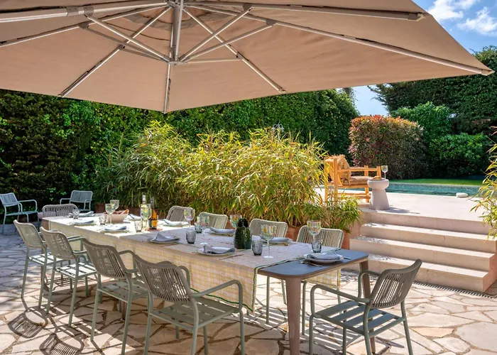 Sumptuous Family Villa With Swimming Pool Within Walking Distance Of Cannes