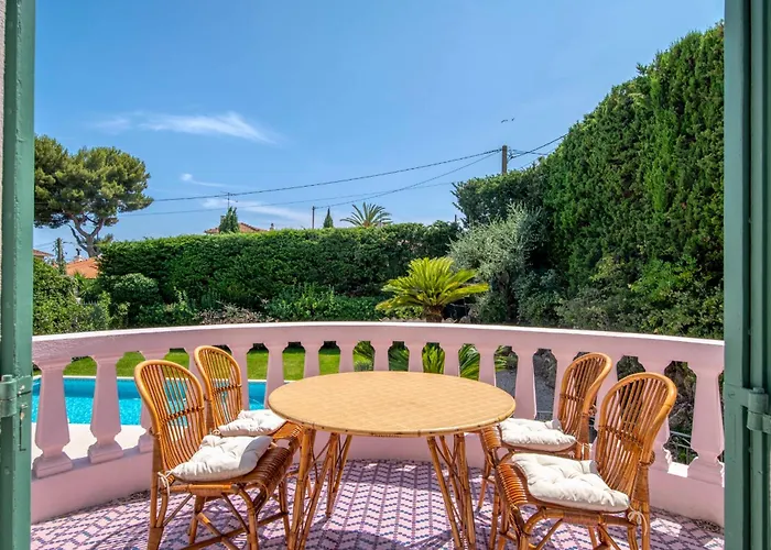 Sumptuous Family Villa With Swimming Pool Within Walking Distance Of Cannes