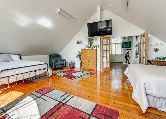 Explore Caves & Coast! Family-Friendly Oregon Stay