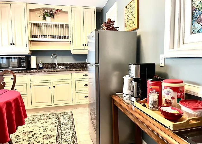 Barker House Suite 1,In The Heart Of Old-Town