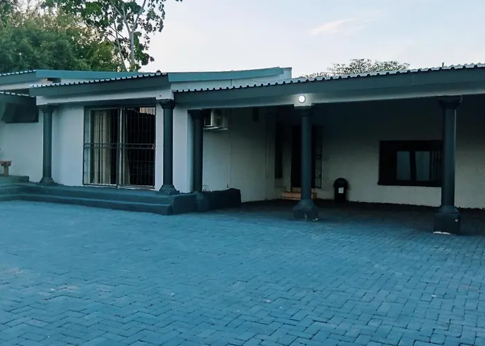 Ashridge Guesthouse & Safaris